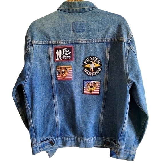 Gap 100% Cotton Denim Jacket with Pins Patches Size Medium - Picture 10 of 11